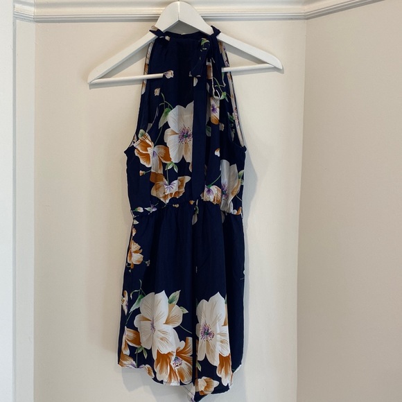 Floral romper. Shein. Size M. - Picture 1 of 4